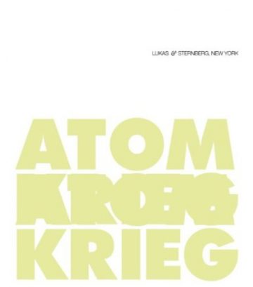 KI generiert: Das Bild zeigt ein minimalistisches Buchcover mit dem groß geschriebenen Text "ATOMKRIEG" in pastellgelber Farbe. Oben rechts steht in kleinerer Schrift "Lukas & Sternberg, New York".